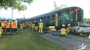 Trois voitures percutées par un train