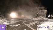 Un autocar ravagé par les flammes